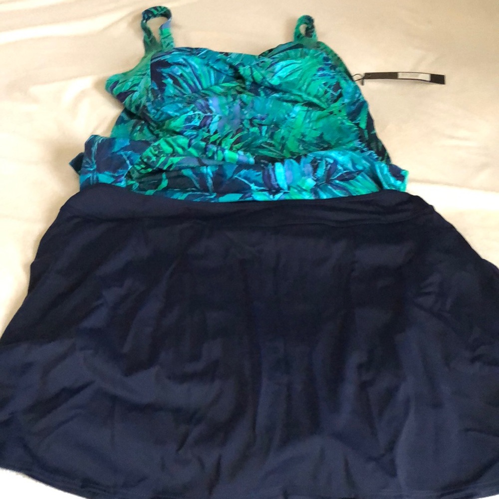 NWT 2 piece swimsuit